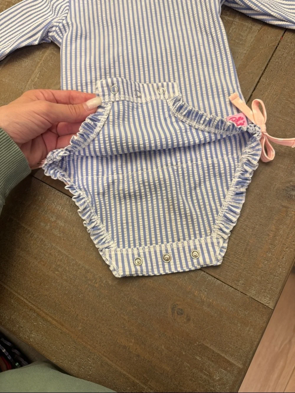 RUFFLE BUTTS NWOT Stripped Seersucker Ruffle Long Sleeve Rash Guard Swimsuit